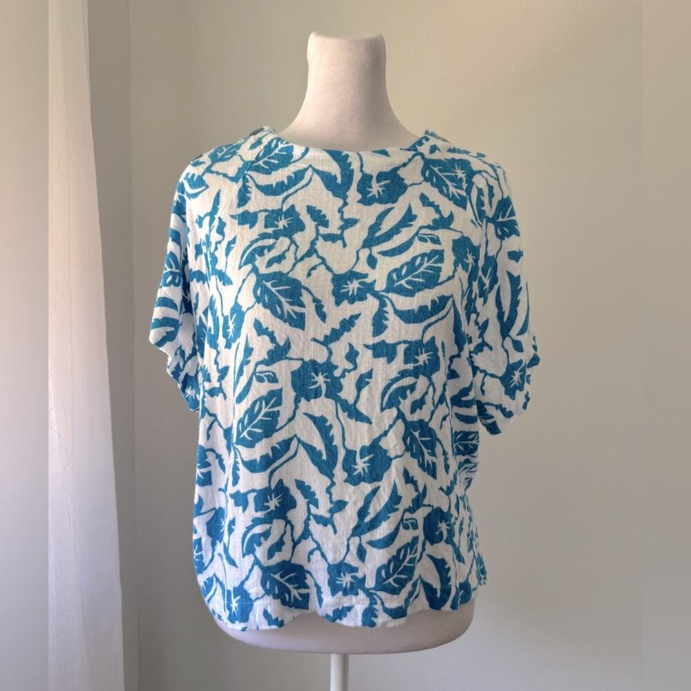 Vintage ‘80s Blake by Devon White & Blue Floral Print Half Sleeve Blouse